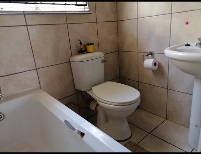 2 BEDROOM TOWNHOUSE FOR SALE IN MOHLAKENG